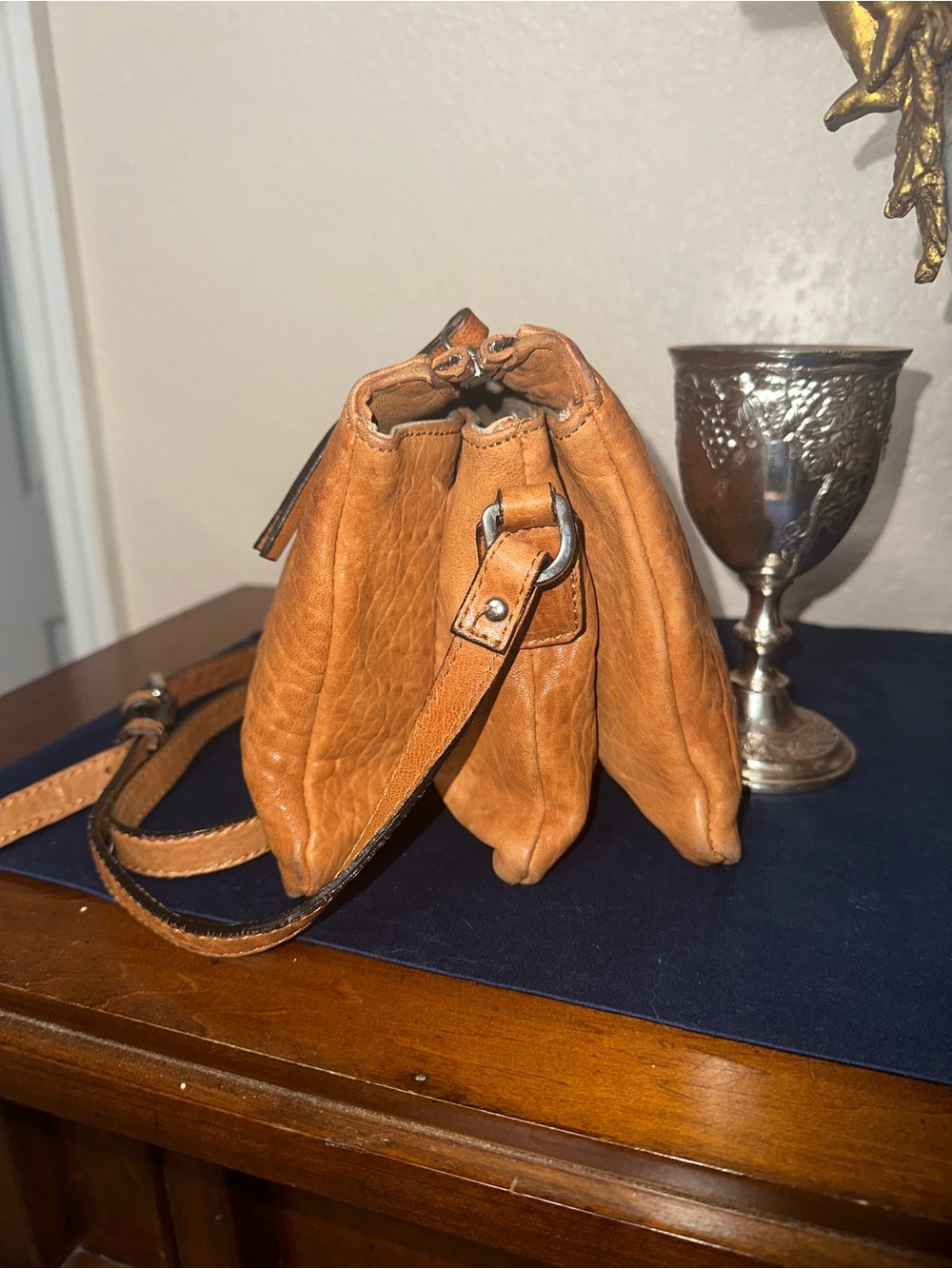 MAXON Leather Zip
CROSSBODY Purse Caramel
BROWN Adjustable Strap
MADE in ITALY
S - Picture 4 of 6
